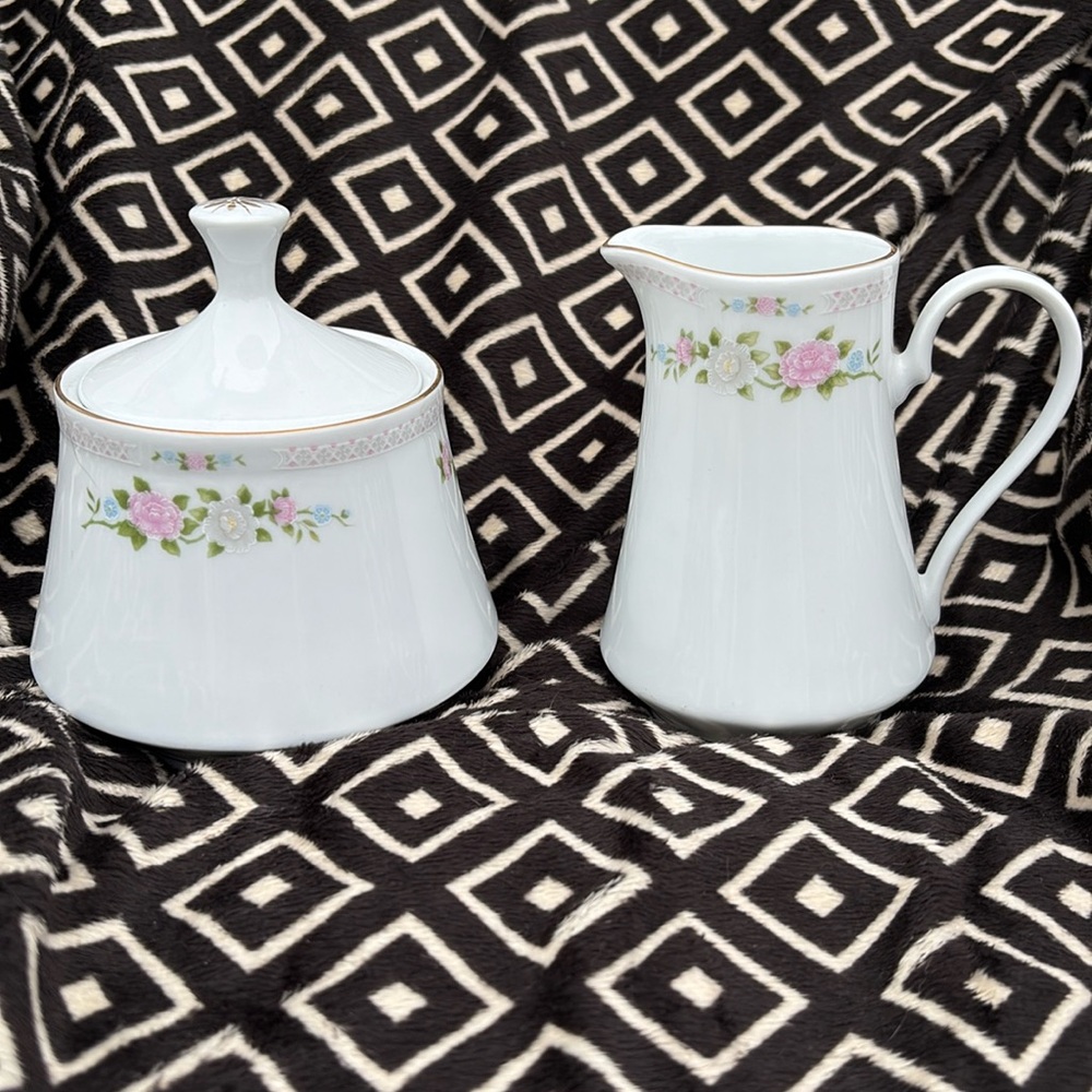 Crown Ming  china Jian Shiang “Bird Of Paradise”  Cream and Sugar Bowl w/lid